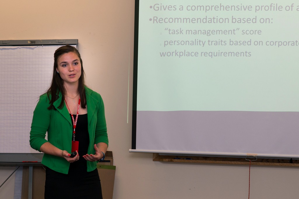 A U N E student presenting at their internship