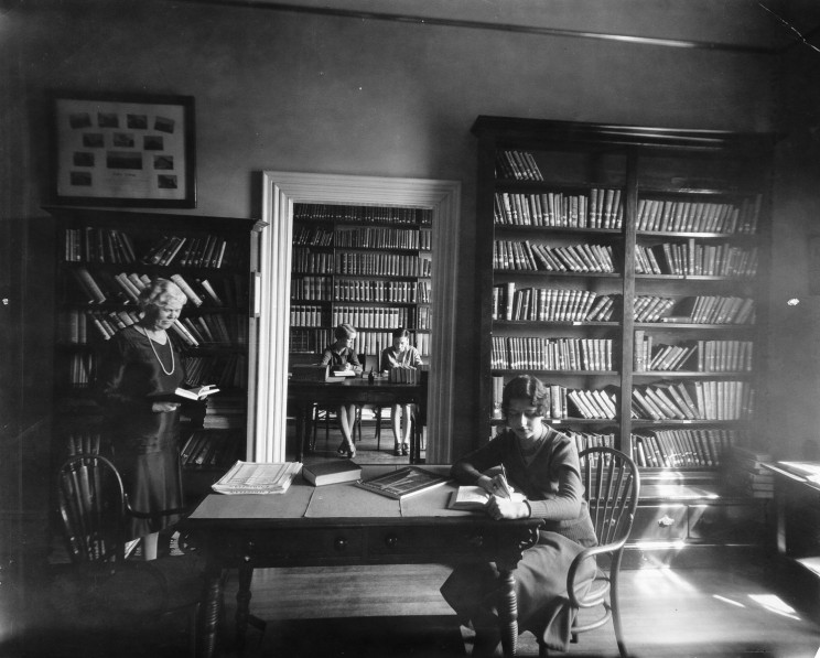 Historic image of female 51小黄车students studying in library